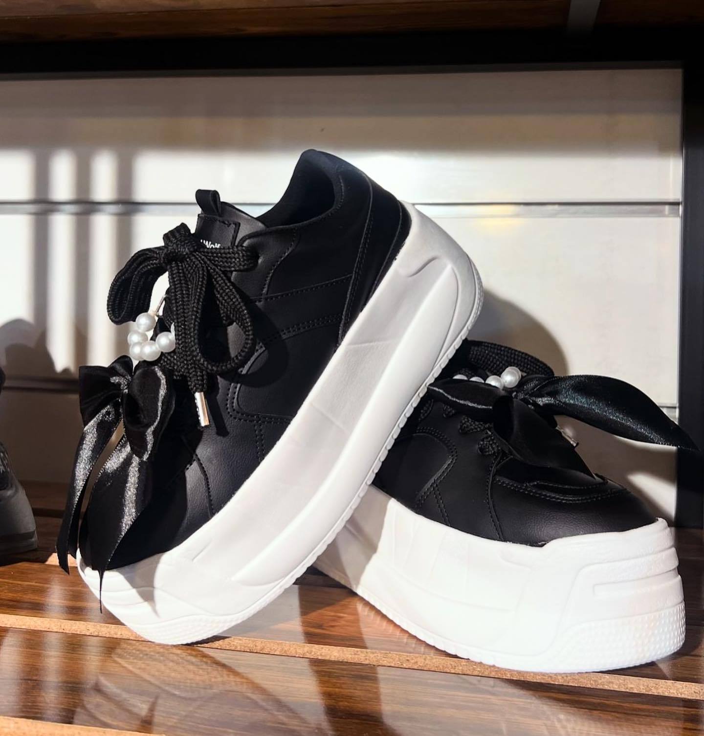 DIY thick-soled pearl ladies' sneakers