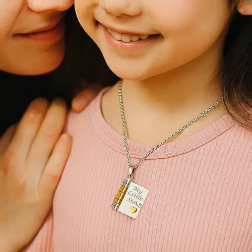 A graduation jewelry full of love✨My little star book necklace