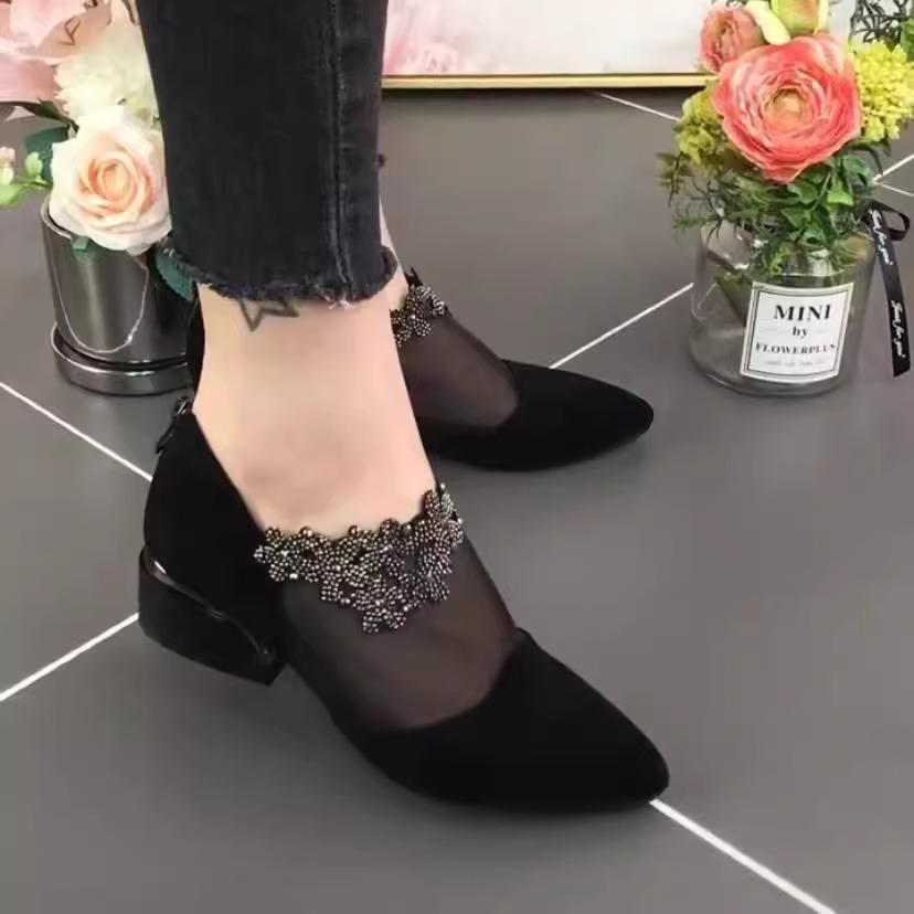 Spun diamond pattern low heel women's shoes