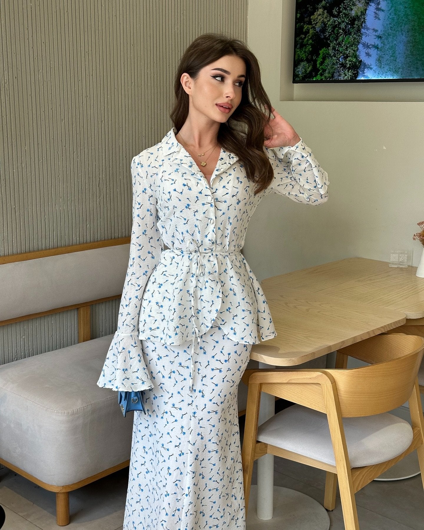 Pure cotton floral dress suit—puff sleeves and V-neck design