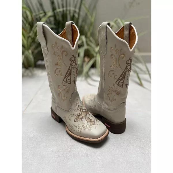 White fashionable and diverse embroidered women's boots