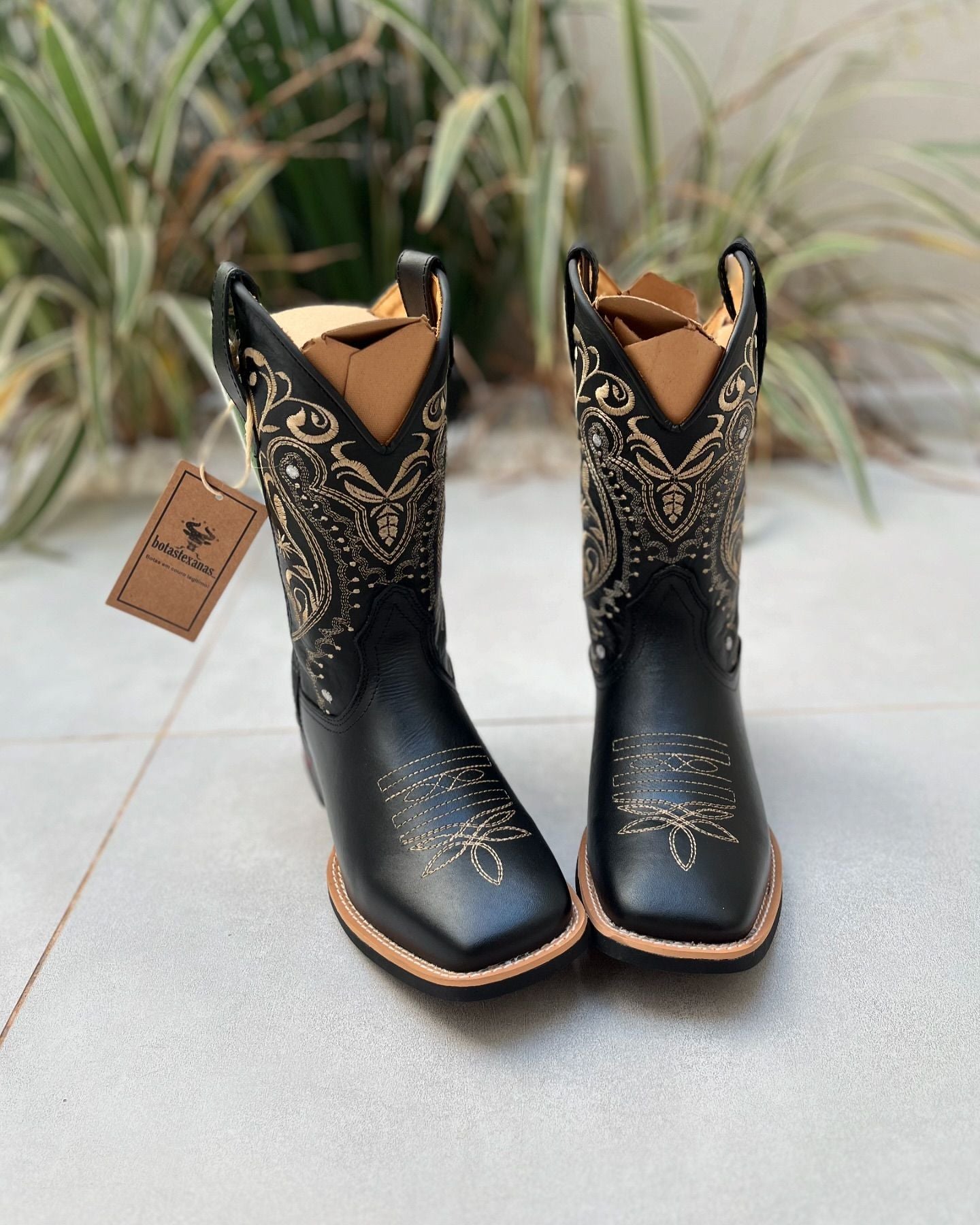 2024 new embroidered pattern women's boots