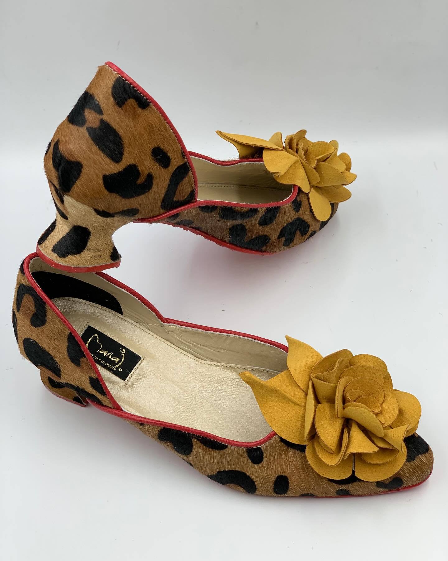 Women's low-heeled leather shoes with leopard print florals