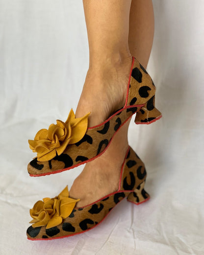 Women's low-heeled leather shoes with leopard print florals