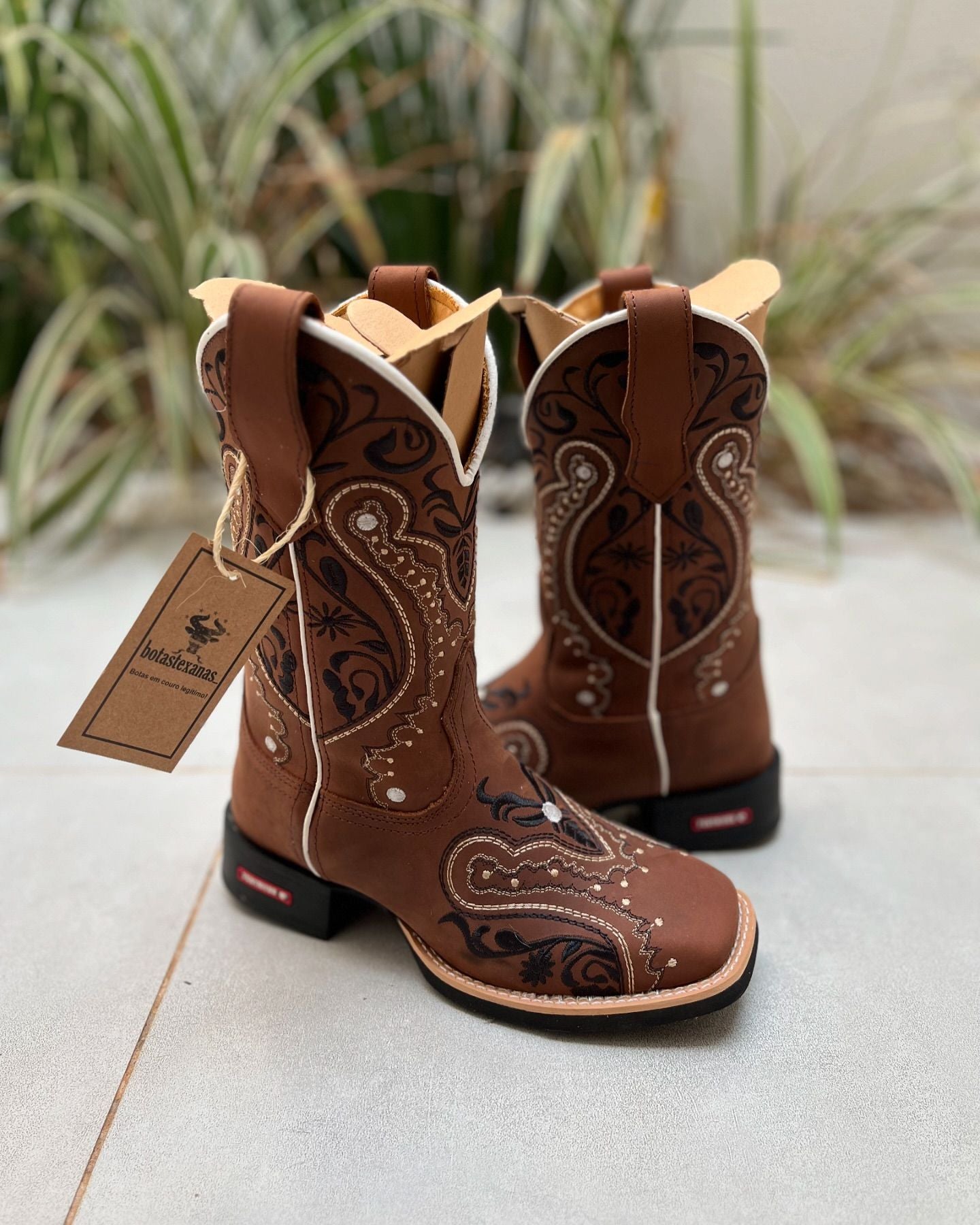 2024 new embroidered pattern women's boots