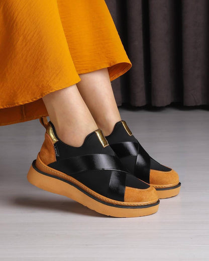 Classic, fashionable and versatile slip-on casual shoes