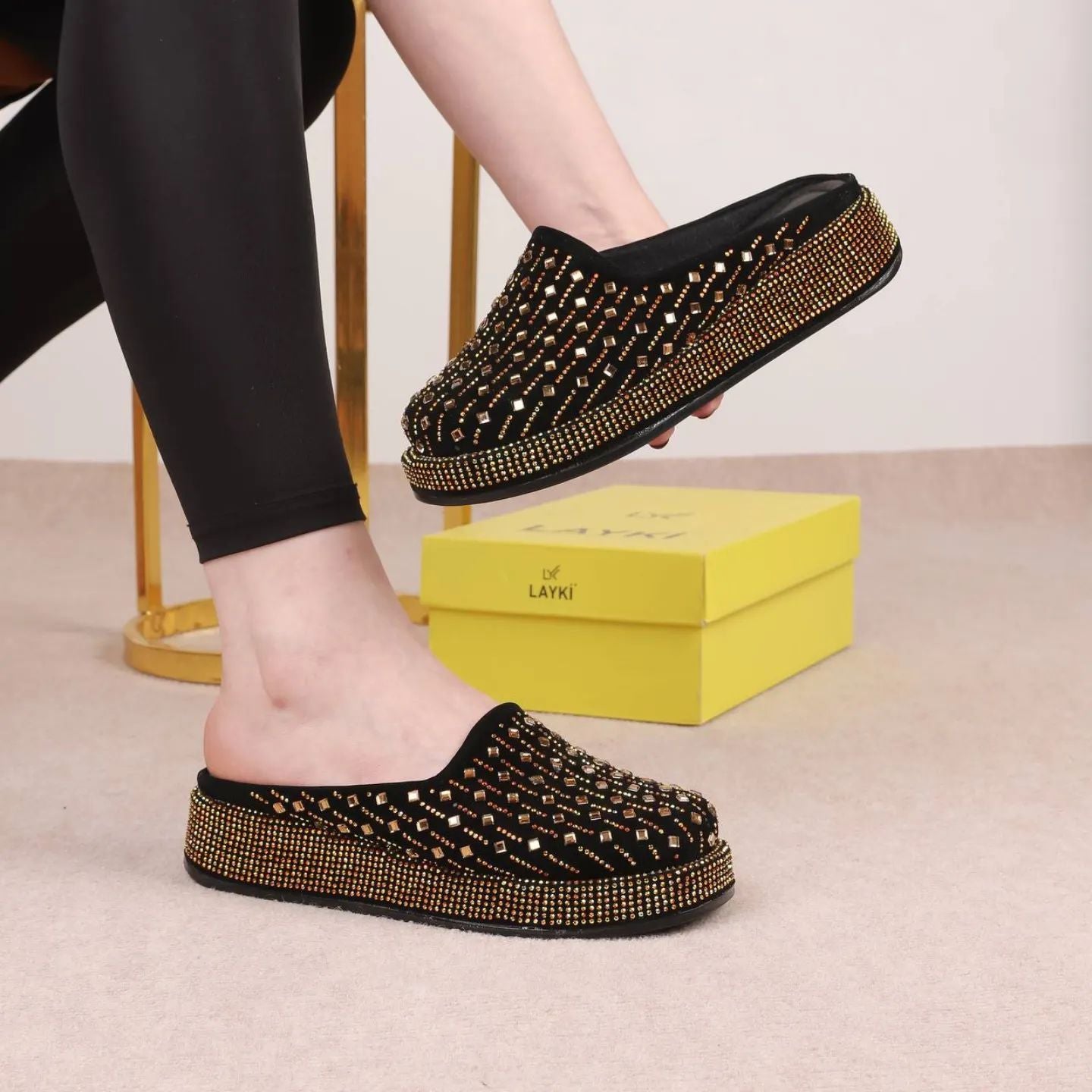 2024 Women's Fashion Thick-soled Diamond Slippers