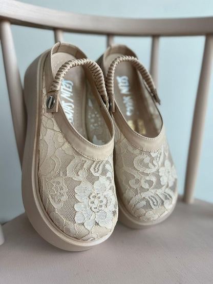 Lace pattern thick sole height increasing shoes