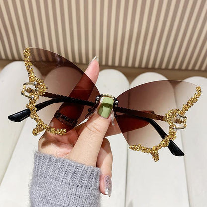 Butterfly shaped diamond free sunglasses