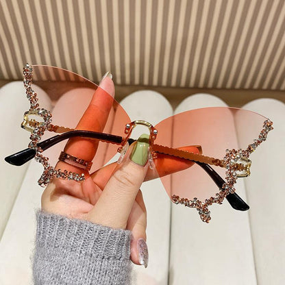 Butterfly shaped diamond free sunglasses