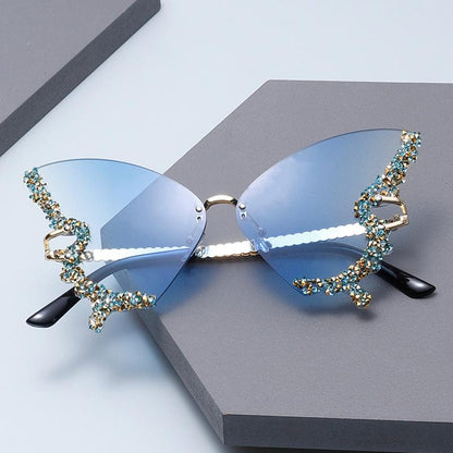 Butterfly shaped diamond free sunglasses