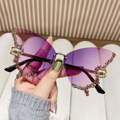 Butterfly shaped diamond free sunglasses