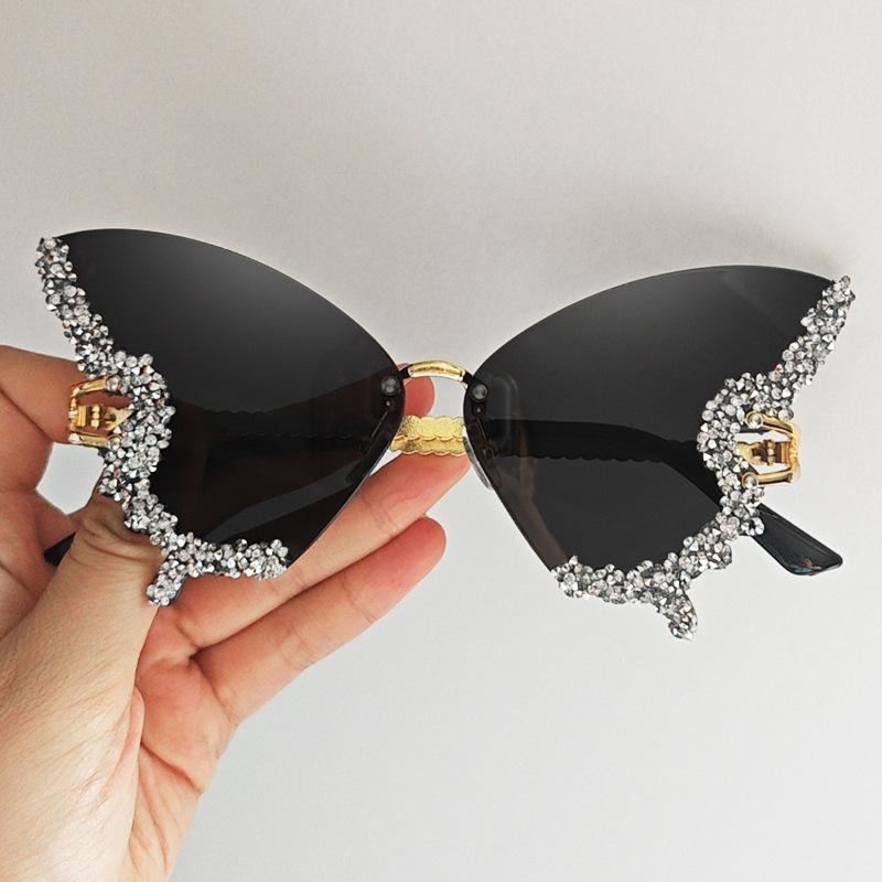 Butterfly shaped diamond free sunglasses