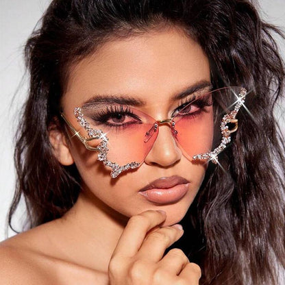 Butterfly shaped diamond free sunglasses