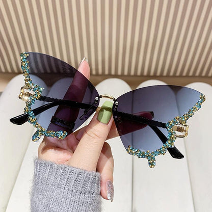 Butterfly shaped diamond free sunglasses