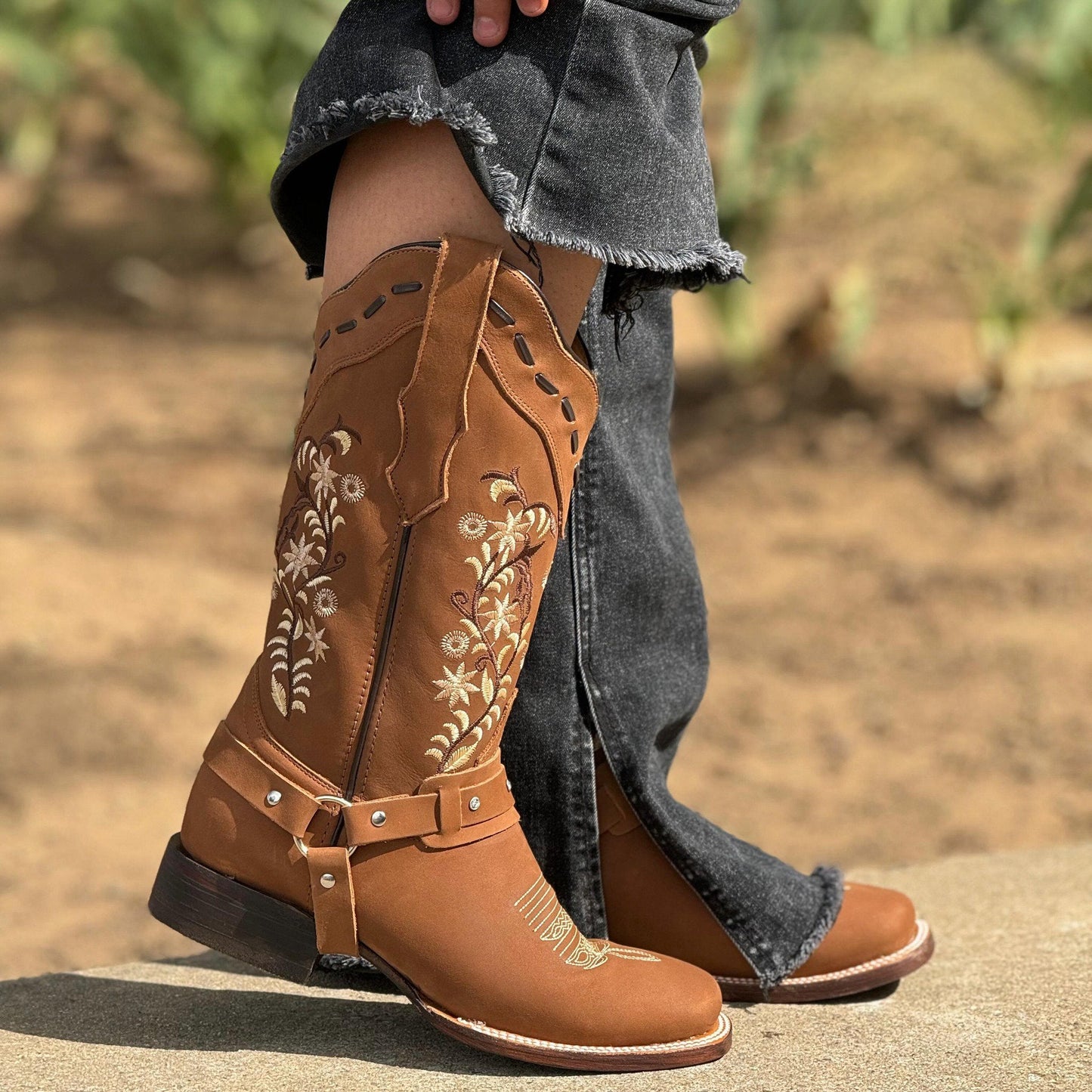 Fashionable retro Martin boots with pattern embroidery mid-calf boots