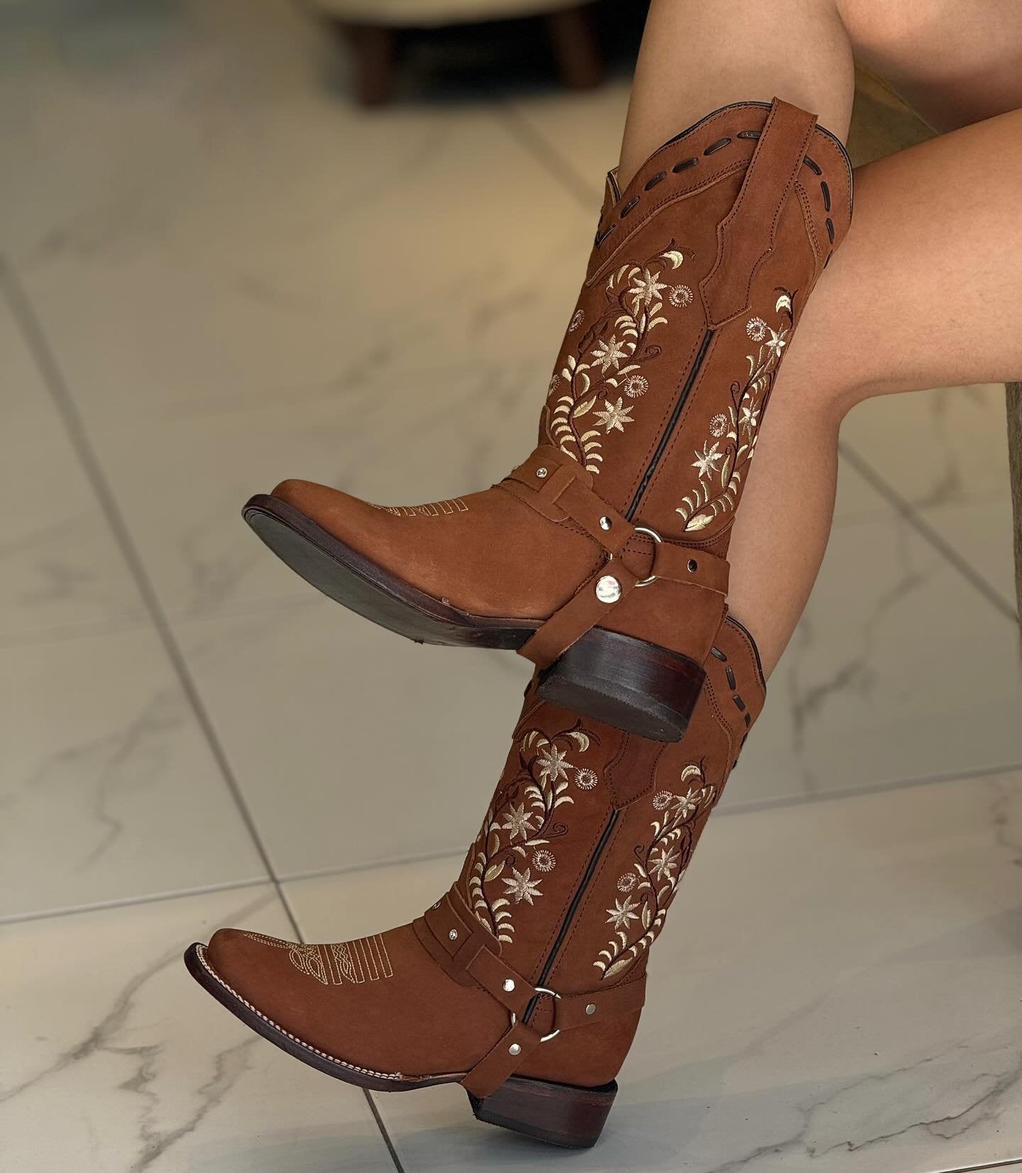 Fashionable retro Martin boots with pattern embroidery mid-calf boots