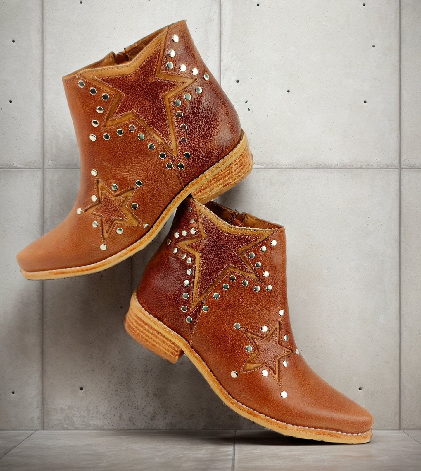 Fashionable leather ankle boots with star rivets Martin boots