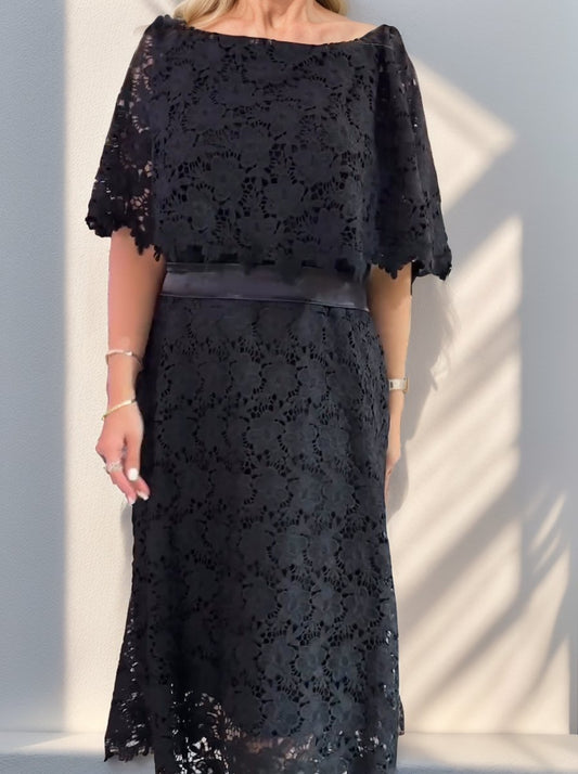 Round neck lace pattern black dress